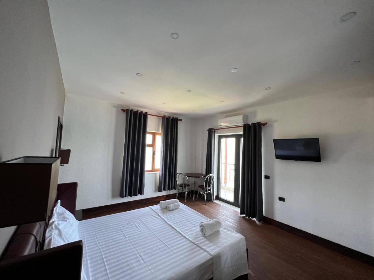 Hotel Victoria Memlishte Экстерьер фото